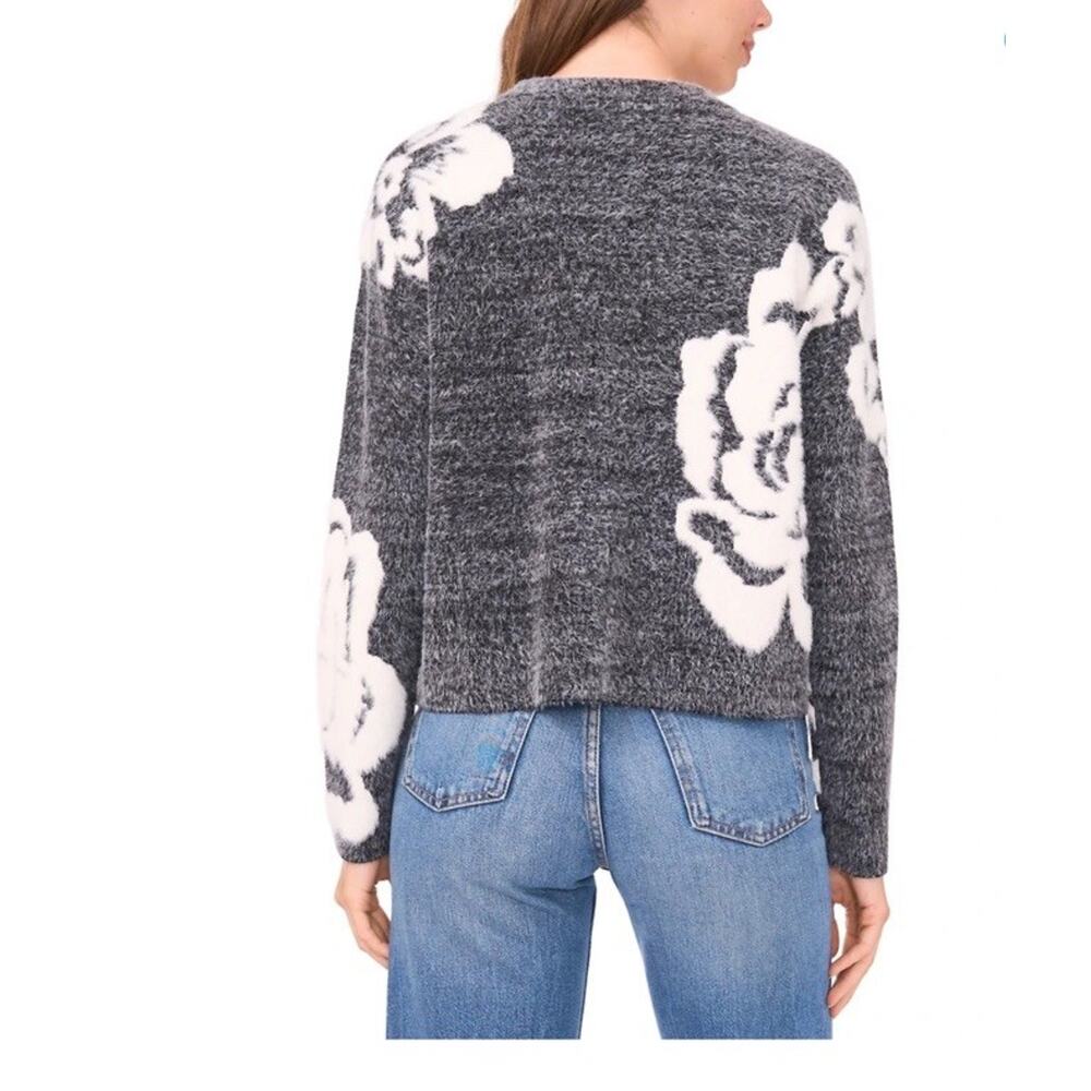 Sam & Jess Fuzzy Floral Sweater Women M Gray Eyelash Knit Cozy Pullover Soft